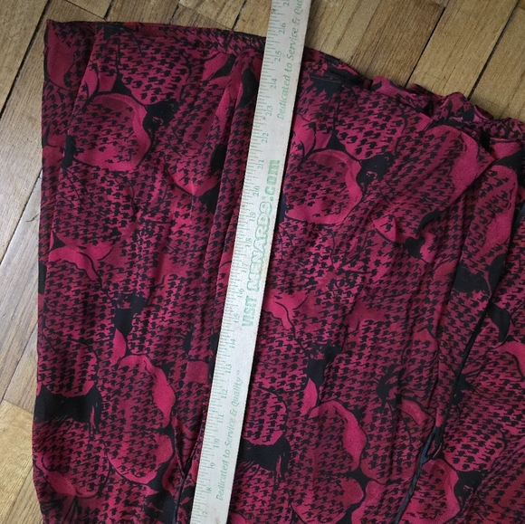 Coldwater Creek Skirt Size PM Jersey Stretch A-Line Red Black Floral - Picture 11 of 11